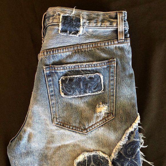 Free People Heart Breaker Patched & Embroidered Shorts Sz 26 - Picture 9 of 14